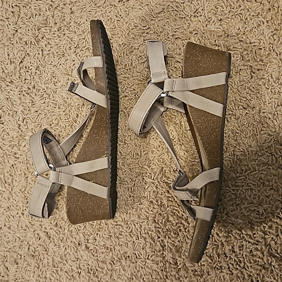 Teva Ysidro Universal Wedge Sandal, Taupe, 10 NEW - Picture 2 of 5